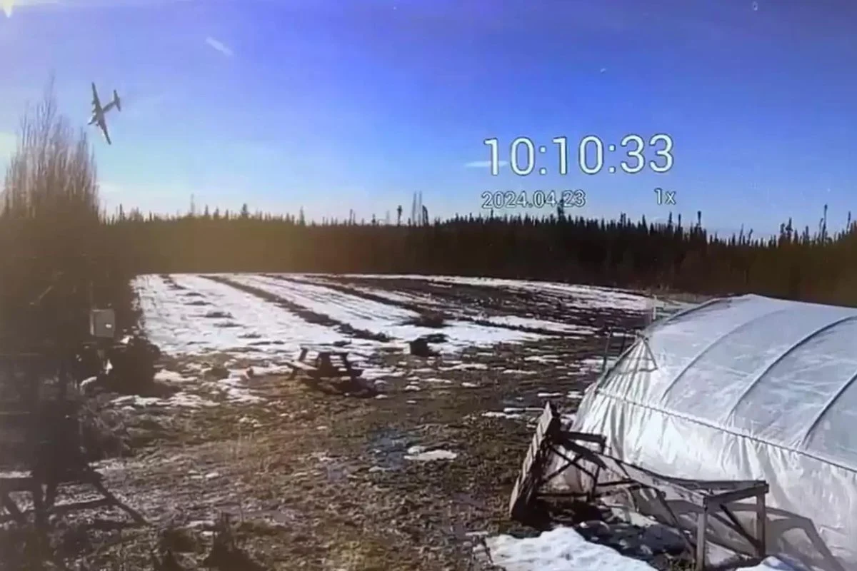 Η στιγμή που αεροσκάφος συντρίβεται στην Αλάσκα – Δύο νεκροί (βίντεο)