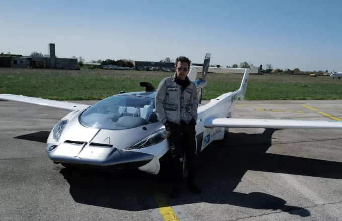 Ο Ζαν Μισέλ Ζαρ πέταξε με ιπτάμενο αυτοκίνητο (βίντεο)